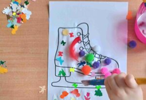 Malowanie i wyklejanie- ćwiczenia dla paluszków- motoryka mała